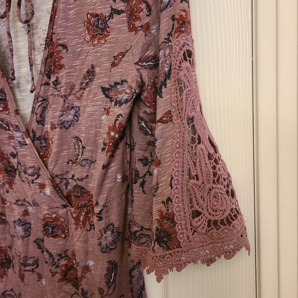 NWT Buckle Daytrip Floral Boho Top V-Neck with Tie Wrap Crochet Sleeves Size S - Picture 2 of 10